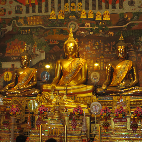 Golden buddha statues