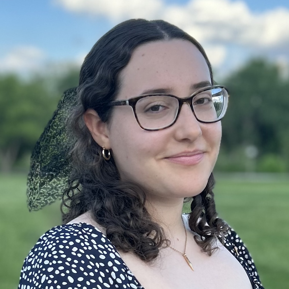 Headshot of Izabella Botto.